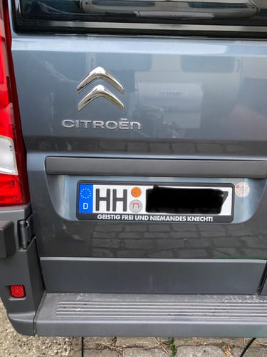 Customer photo review of KENNZEICHENHALTER (2 STK.) • GEISTIG FREI UND NIEMANDES KNECHT!