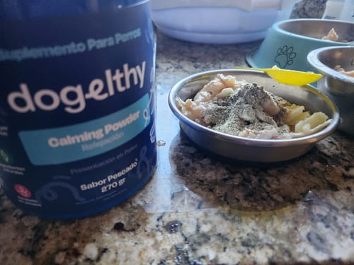 Customer photo review of Calming Powder. Calmante para Perro Natural para Hiperactividad / Estrés Sabor a Pescado de 270g