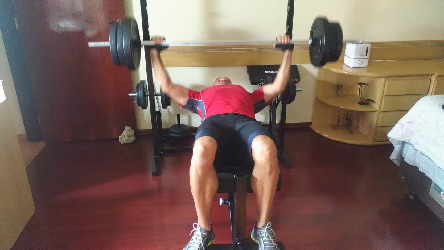 Customer photo review of BANCO ARTICULADO RACK-PRO 10X1 - COM CADEIRA EXTENSORA COMPLETO