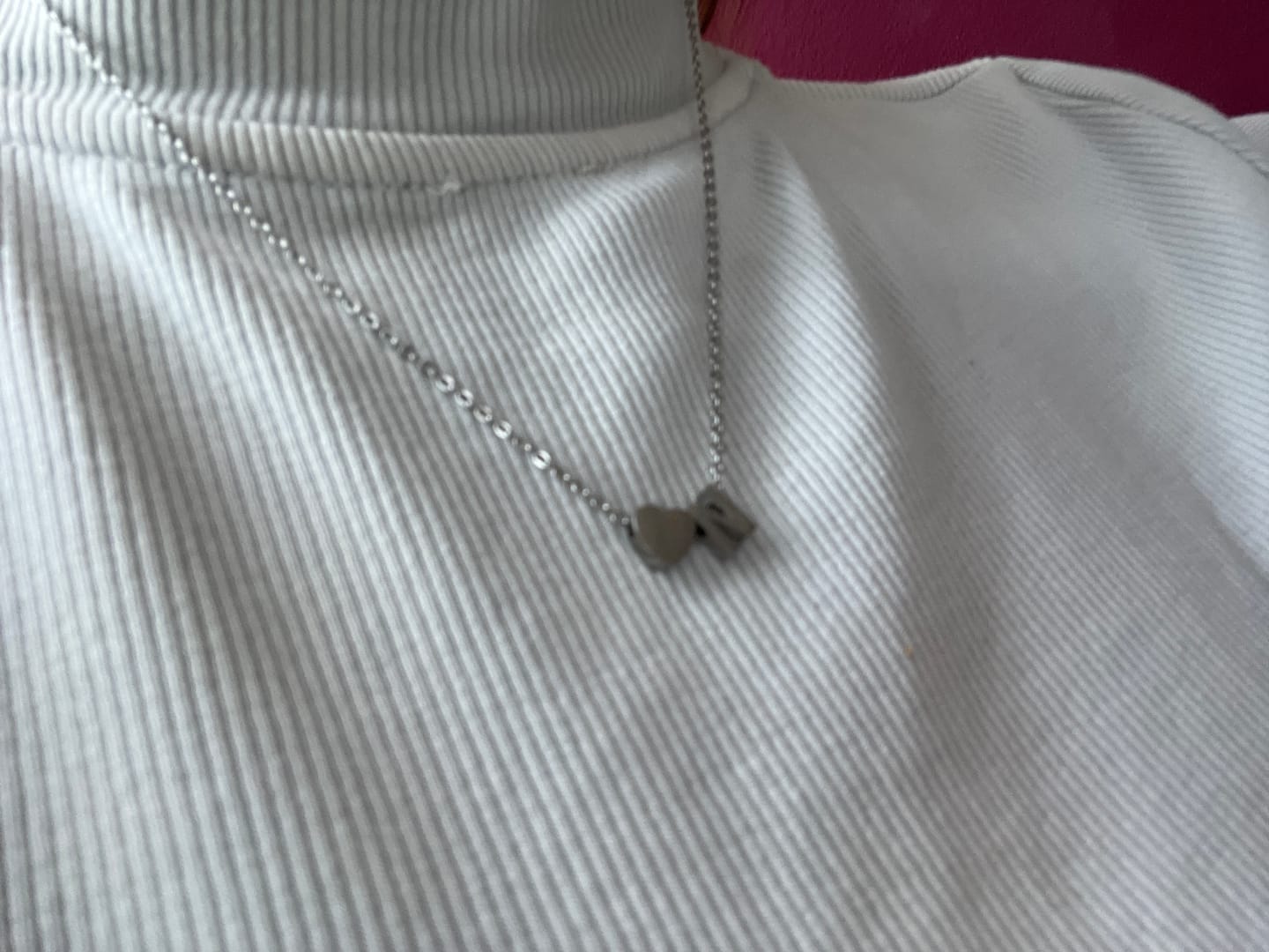 Customer photo review of LOANYA Halskette mit kleinem Herz und einem Buchstaben