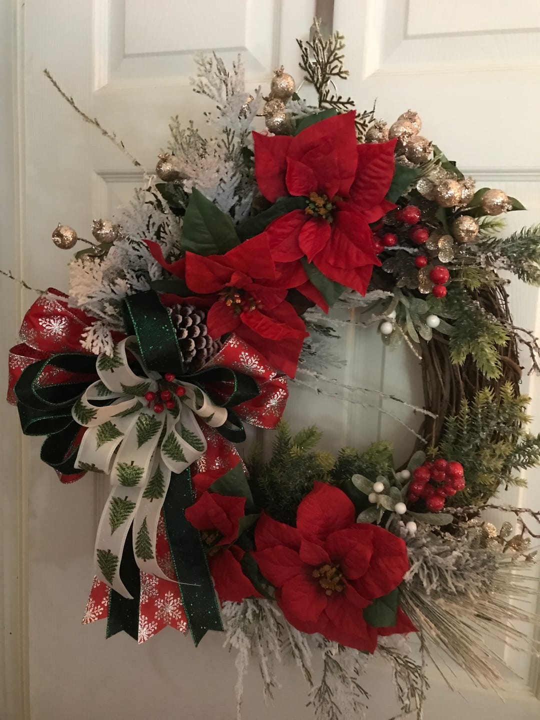 Customer photo review of 16" Round Grapevine Wreath - DECOE-035