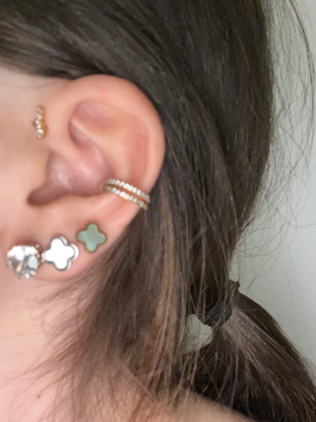 Customer photo review of Clover Perlmutt Ohrstecker | 18K vergoldet