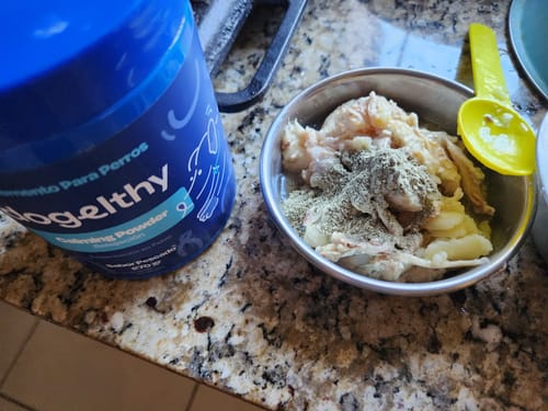 Customer photo review of Calming Powder. Calmante para Perro Natural para Hiperactividad / Estrés Sabor a Pescado de 270g