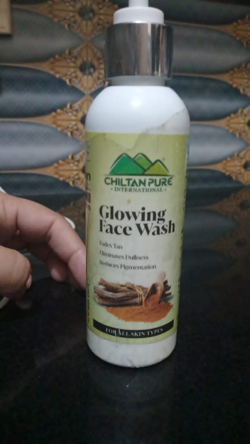 Customer photo review of Glowing Face Wash – Controls Excess Oil, Fades Tan, Clarifies Impurities & Reveals Glowing Complexion