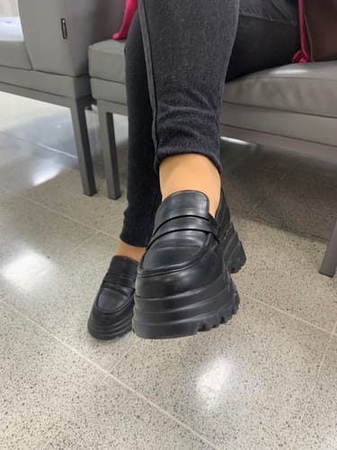 Reseña con foto de un cliente sobre Mocasines Katie Negro
