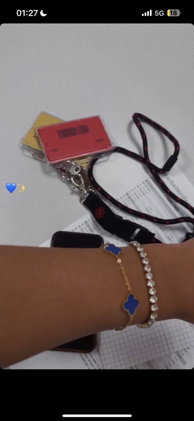 Customer photo review of Blue Clover Armband | 18K vergoldet