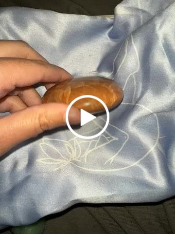 Customer video review of Pierre de Lune Orange