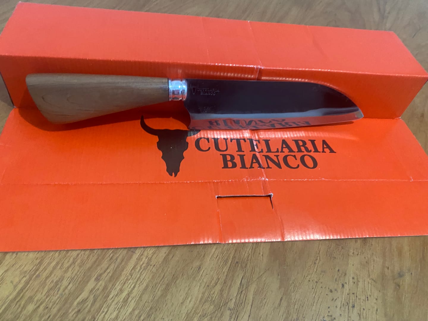 Customer photo review of Faca de cozinha Modelo Brut de Forge Japonesa + caixa para presente + Guia receitas para um churrasco perfeito