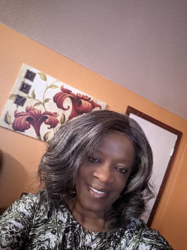 Customer photo review of Luvwin 5x5 Salt & Pepper Body Wave Glueless Bob Wig 100% Human Hair