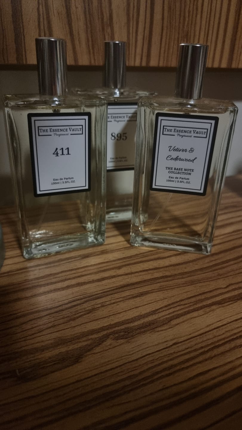 Customer photo review of Vetiver & Cedarwood Eau De Parfum