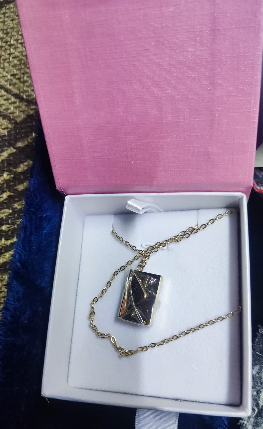Customer photo review of Collar Mensaje Personalizado