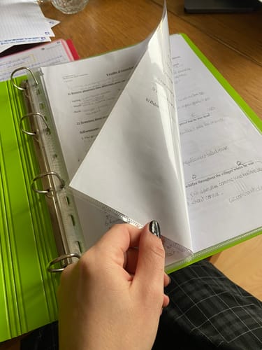 Avis photo d'un client sur OXFORD Classeur à Anneaux For Students A4 # Dos 30mm - 4 Anneaux - Plastique - Coloris Bicolores - 200 feuilles