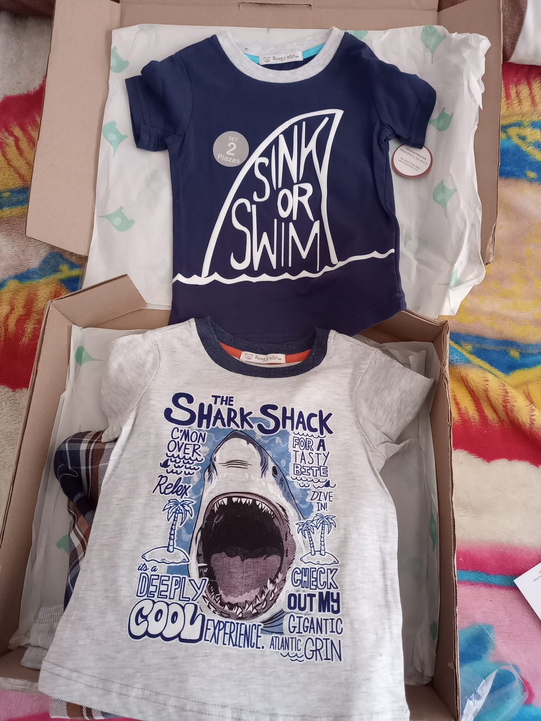Customer photo review of Set de 2 playeras con estampado de Shark shack