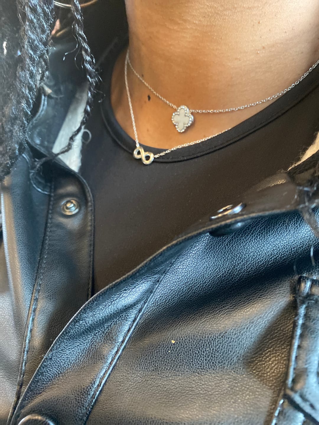 Customer photo review of Pave Perlmutt Lucky Leaf Kette 14K Vergoldet