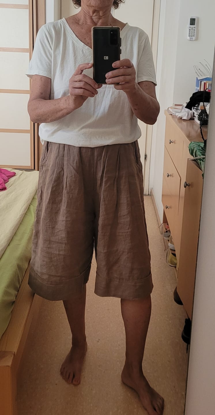 Customer photo review of Women Vintage Patch Stitching Loose Short Pants