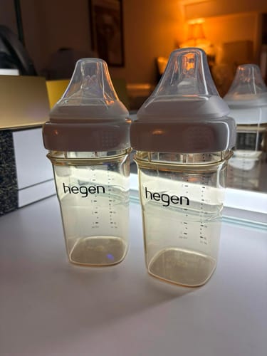 Customer photo review of Hegen PCTO™ 240ml/8oz Feeding Bottle PPSU, 2-Pack with 2 x Medium Flow Nipple (3 to 6 months)