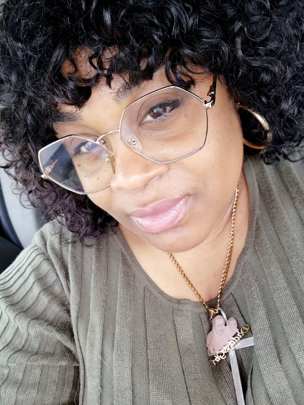 Customer photo review of Luvwin Water Wave Short Bang Wig No Lace Beginner Friendly 100% Human Hair
