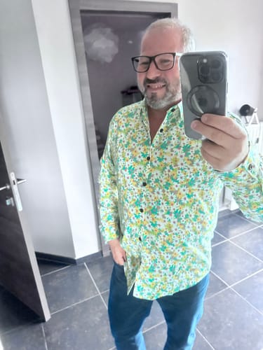 Customer photo review of Chemise habillée à manches longues en coton à fleurs vintage vert marguerite pour hommes