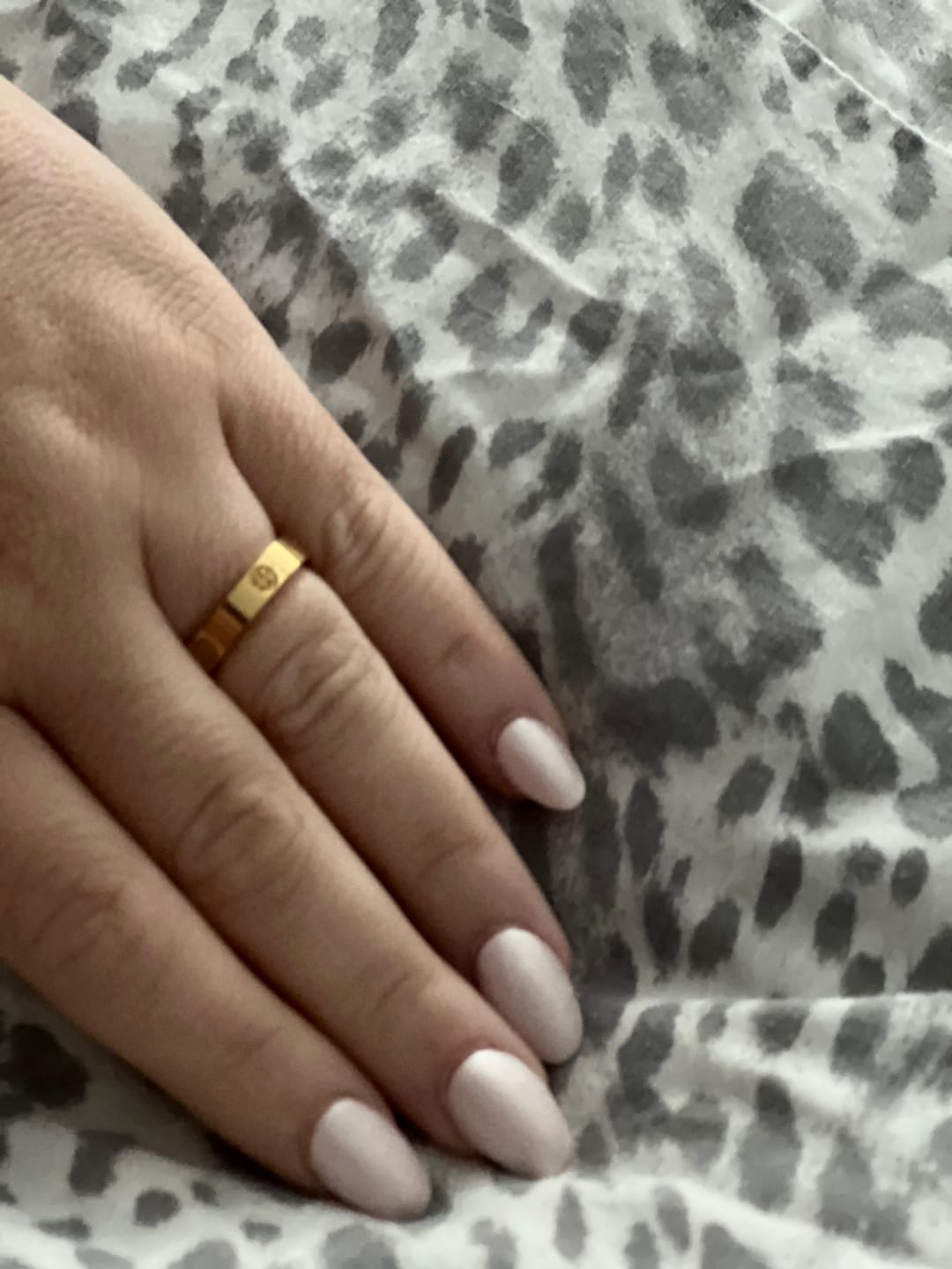 Customer photo review of Crossed Arianna Ring | 18K vergoldet