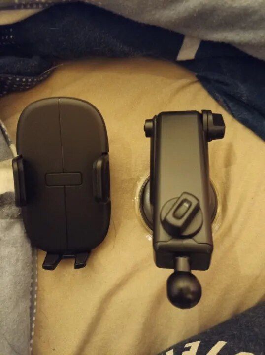 Customer photo review of Windscreen Sucker Universal Car Phone Holder