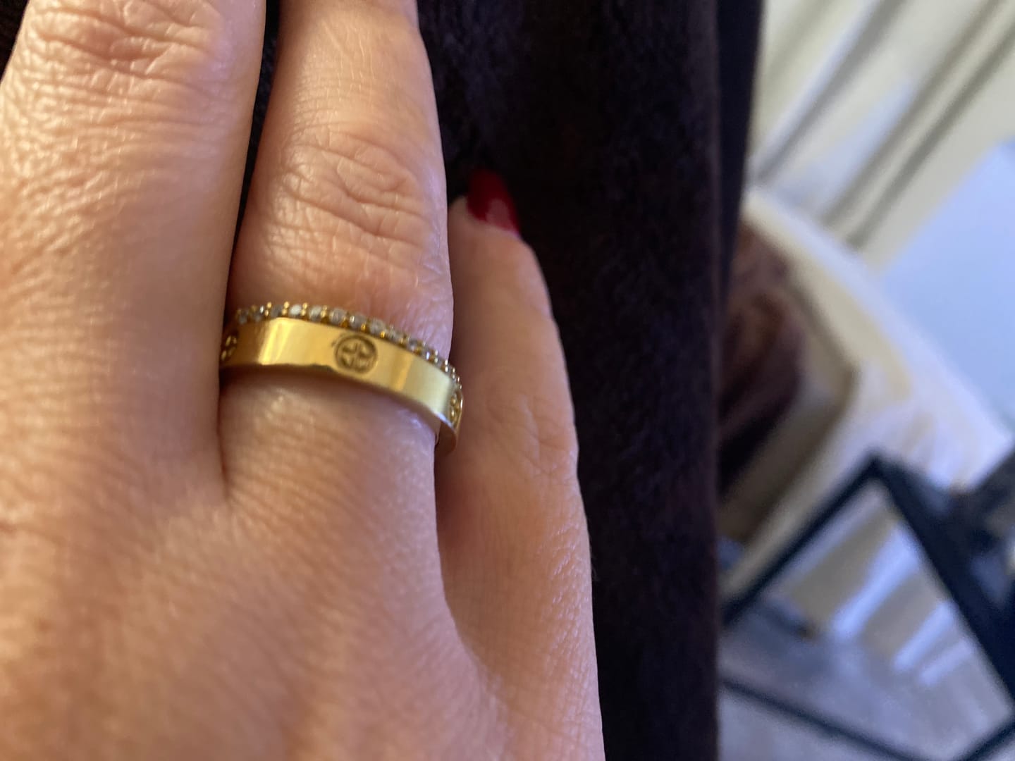 Customer photo review of Crossed Arianna Ring | 18K vergoldet