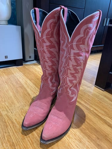 Customer photo review of Caborca Silver® Tennessee Whiskey Gamuza Rosa Snip Toe Boots SLMAF056