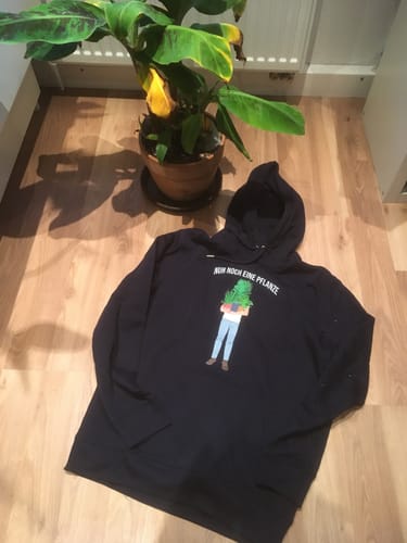 Customer photo review of Nur noch eine Pflanze  - Premium Bio Hoodie