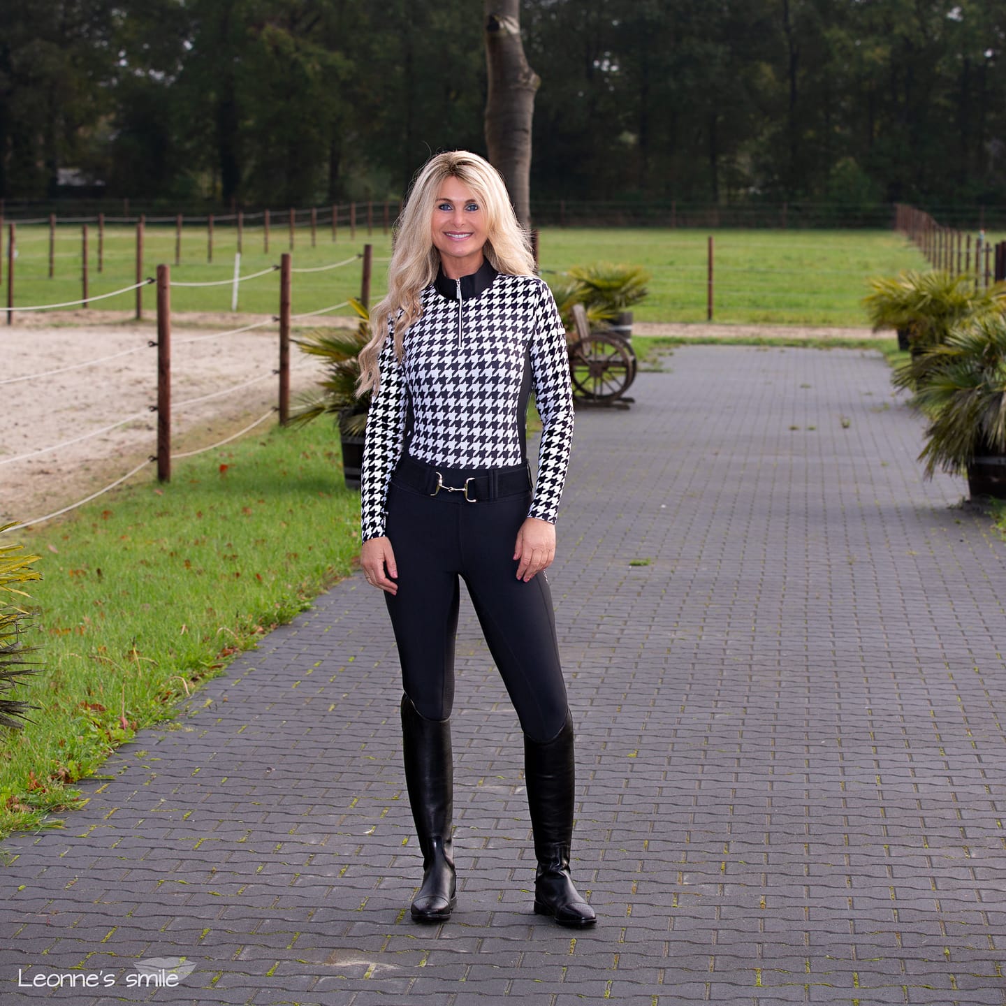 Customer photo review of KYLIE - EQUESTRIAN 𝐁𝐀𝐒𝐄 𝐋𝐀𝐘𝐄𝐑 LONG SLEEVE | BLACK & WHITE "HOUNDSTOOTH" TECHNICAL STRETCH