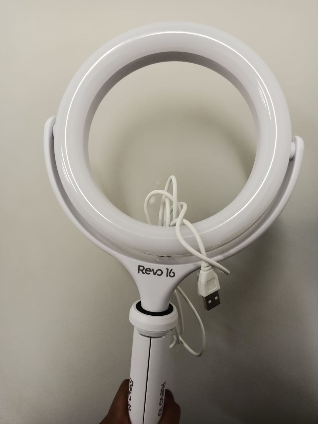 Customer photo review of Mini Ring Light Revo 16 - Branco