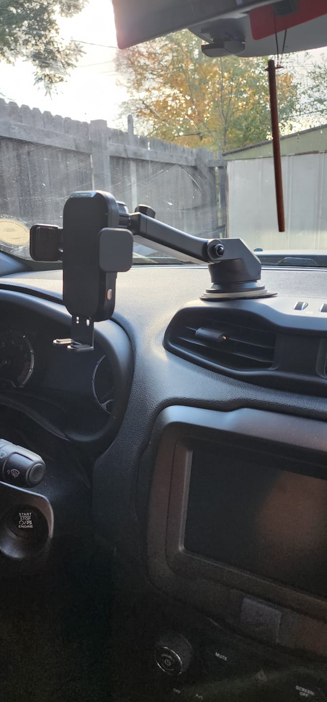 Customer photo review of Auto-Sensing Fast Wireless Car Charger