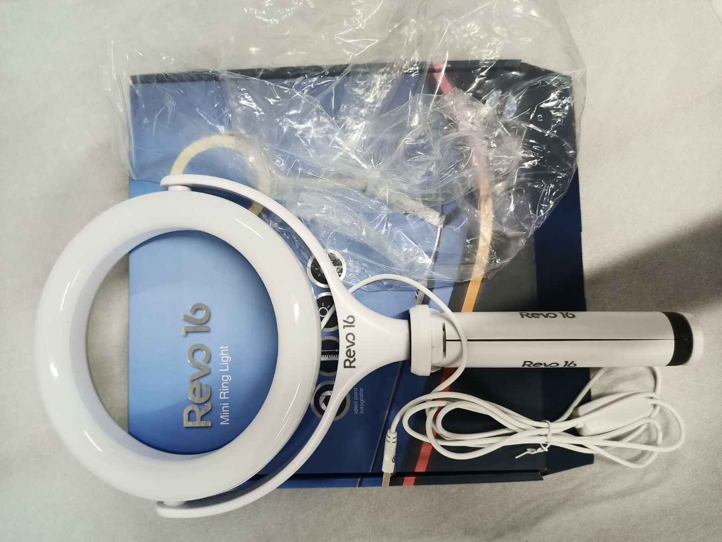 Customer photo review of Mini Ring Light Revo 16 - Branco