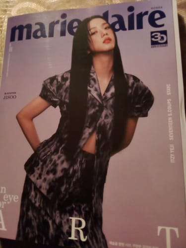 Customer photo review of BLACKPINK JISOO COVER MARIE CLAIRE MAGAZINE (SEPTEMBER 2023 ISSUE)