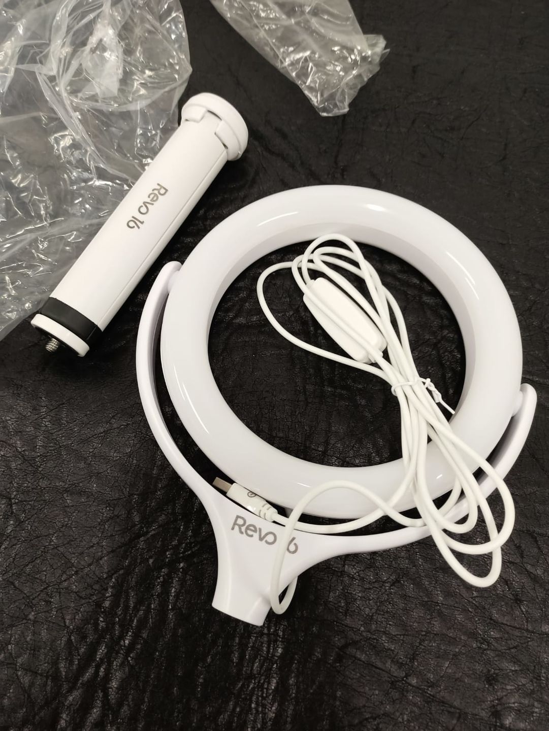 Customer photo review of Mini Ring Light Revo 16 - Branco