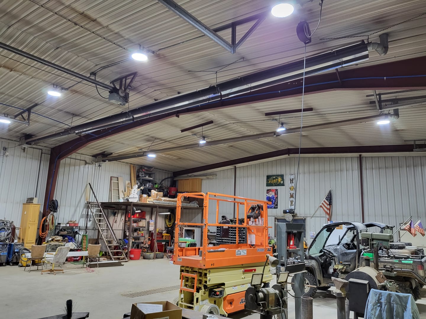 Customer photo review of UFO LED High Bay Light 240W 5700K Daylight White, 34800lm, Dimmable, UL, DLC, IP65 For LED Warehouse Lighting Barn Airport Workshop Garage Factory Lighting Fixture