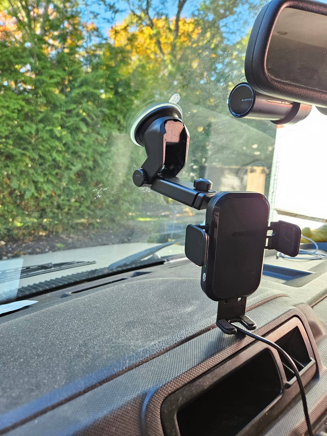 Customer photo review of Auto-Sensing Fast Wireless Car Charger