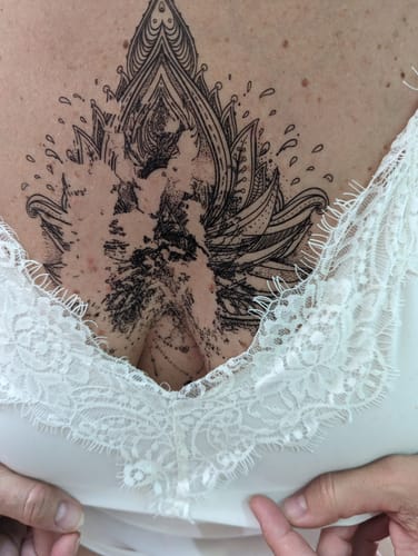 Customer photo review of Underboobs œil