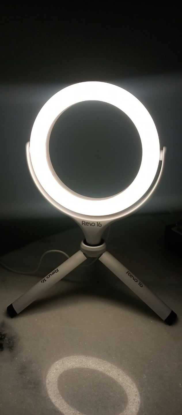 Customer photo review of Mini Ring Light Revo 16 - Branco