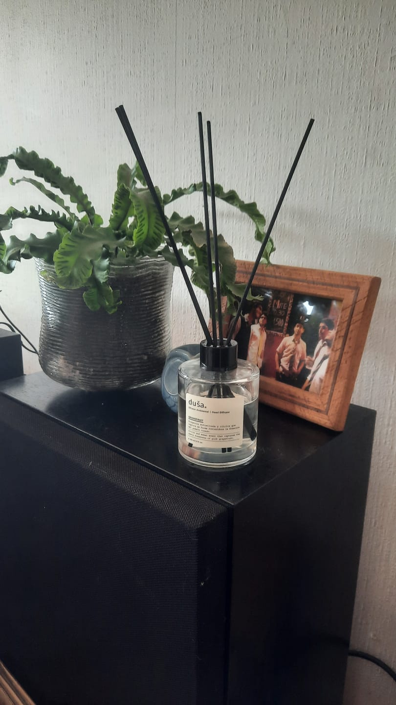 Customer photo review of Grapefruit - Difusor de Varillas  | Difusor Ambiental Para el Hogar y la Oficina | Difusor de Aromas y Ambientadores - 150 ml