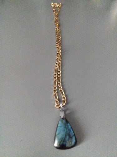 Customer photo review of COLLIER PENDENTIF PROTECTION LABRADORITE