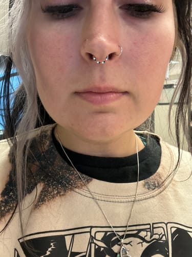 Customer photo review of Titanium Front Facing Gems Hinged Ring