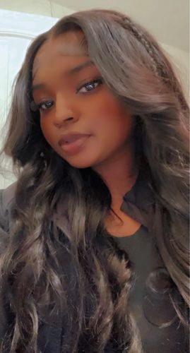 Customer photo review of Melting! Glueless Loose Wave Swiss HD Undetectable Lace 5x5 HD Lace Closure Wig