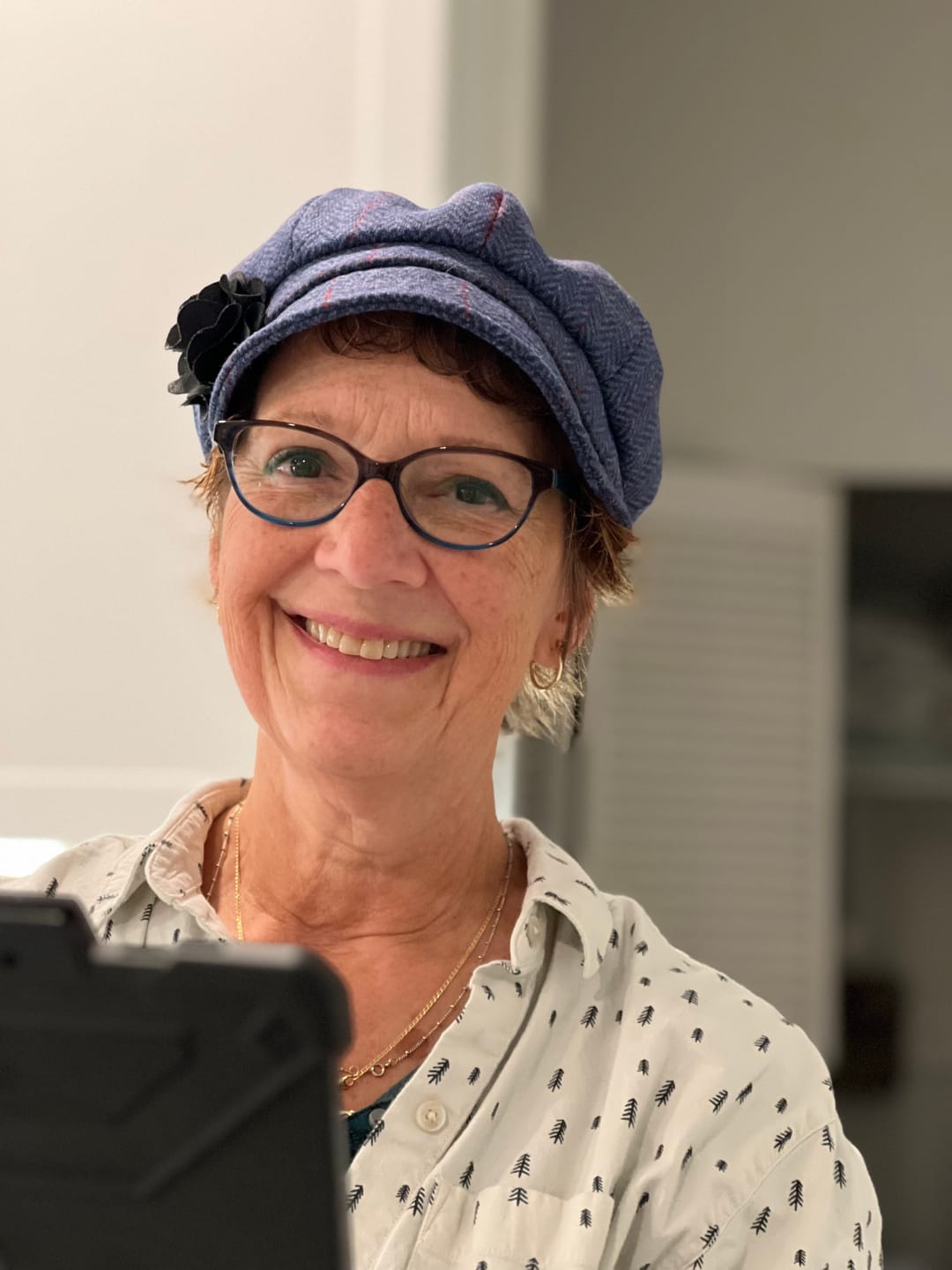 Customer photo review of Mucros Weavers Women's Tweed Newsboy Hat