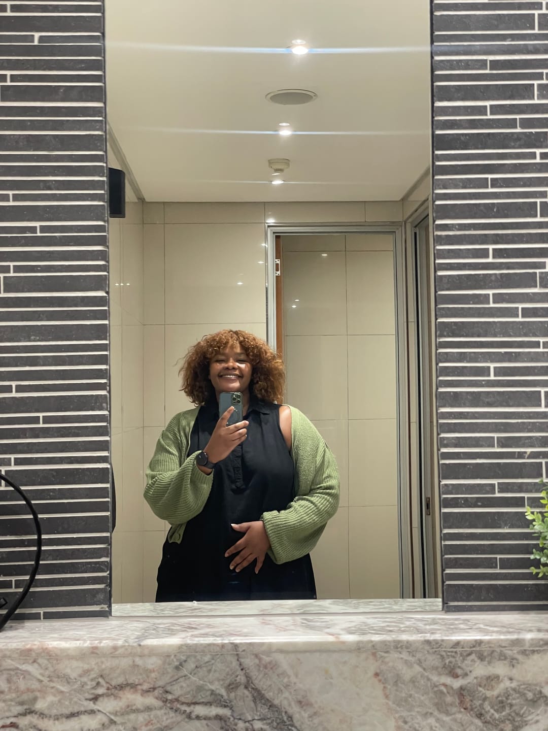 Customer photo review of Colour : Double Drawn Highlighted Curly Fringe