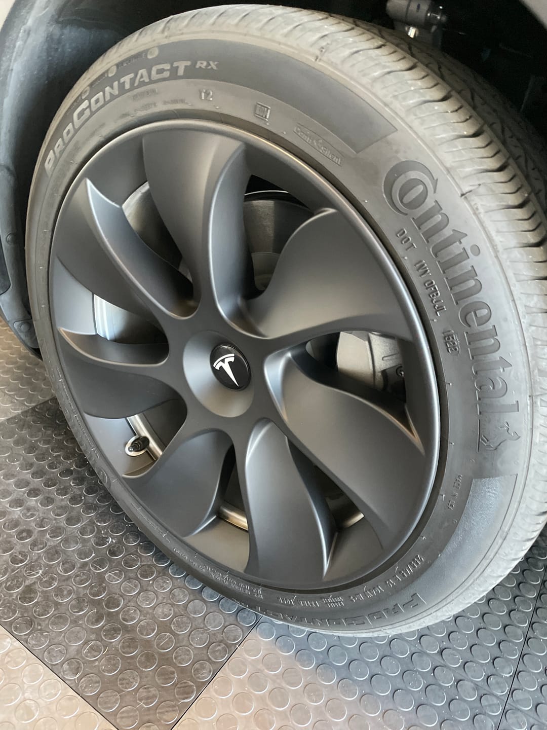 Customer photo review of TESPLUS 19'' Induction Style Wheel Cover for Model Y