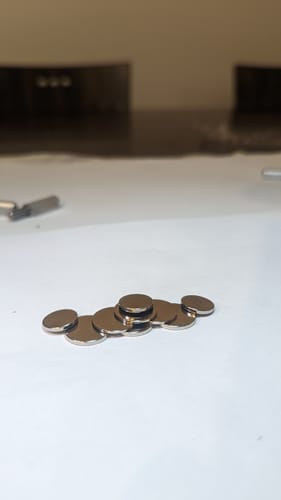 Customer photo review of מגנט ניאודימיום N45 עגול קוטר 15 מ"מ 10 יחידות