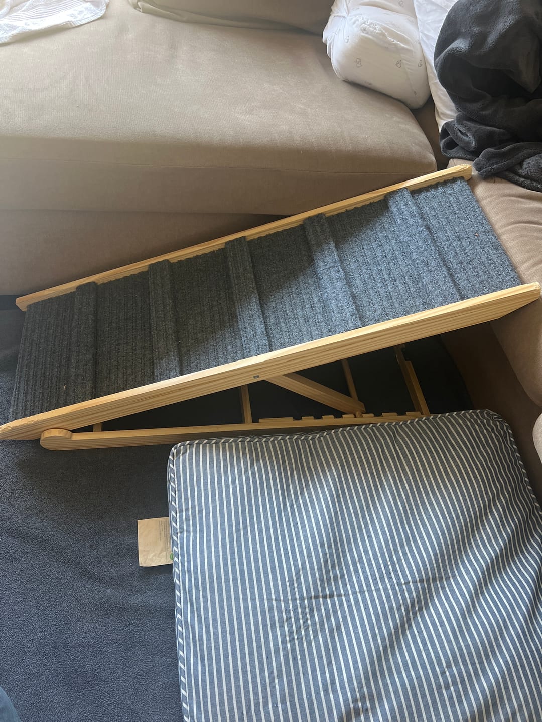 Customer photo review of Pawz Wood Adjustable Height Pet Ramp Stair