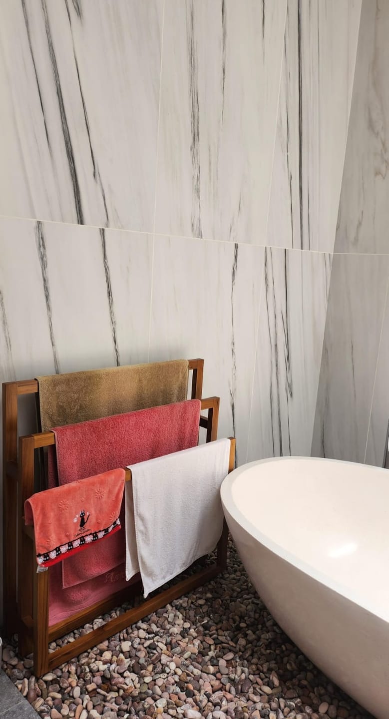 Customer photo review of Exclusive Tiered Teak Towel Rack