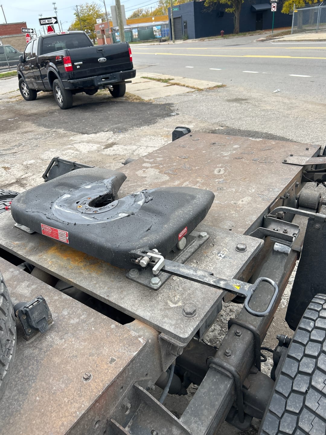 Customer photo review of T10 Fifth Wheel Hitch Plate for Hotshot Flatbed Chassis Pickup Trucks Trailers RVs Toy Car Haulers