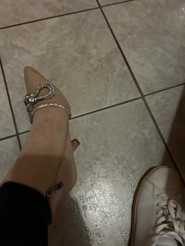Customer photo review of Stivaletto scamosciato con Fiocco brillantinato