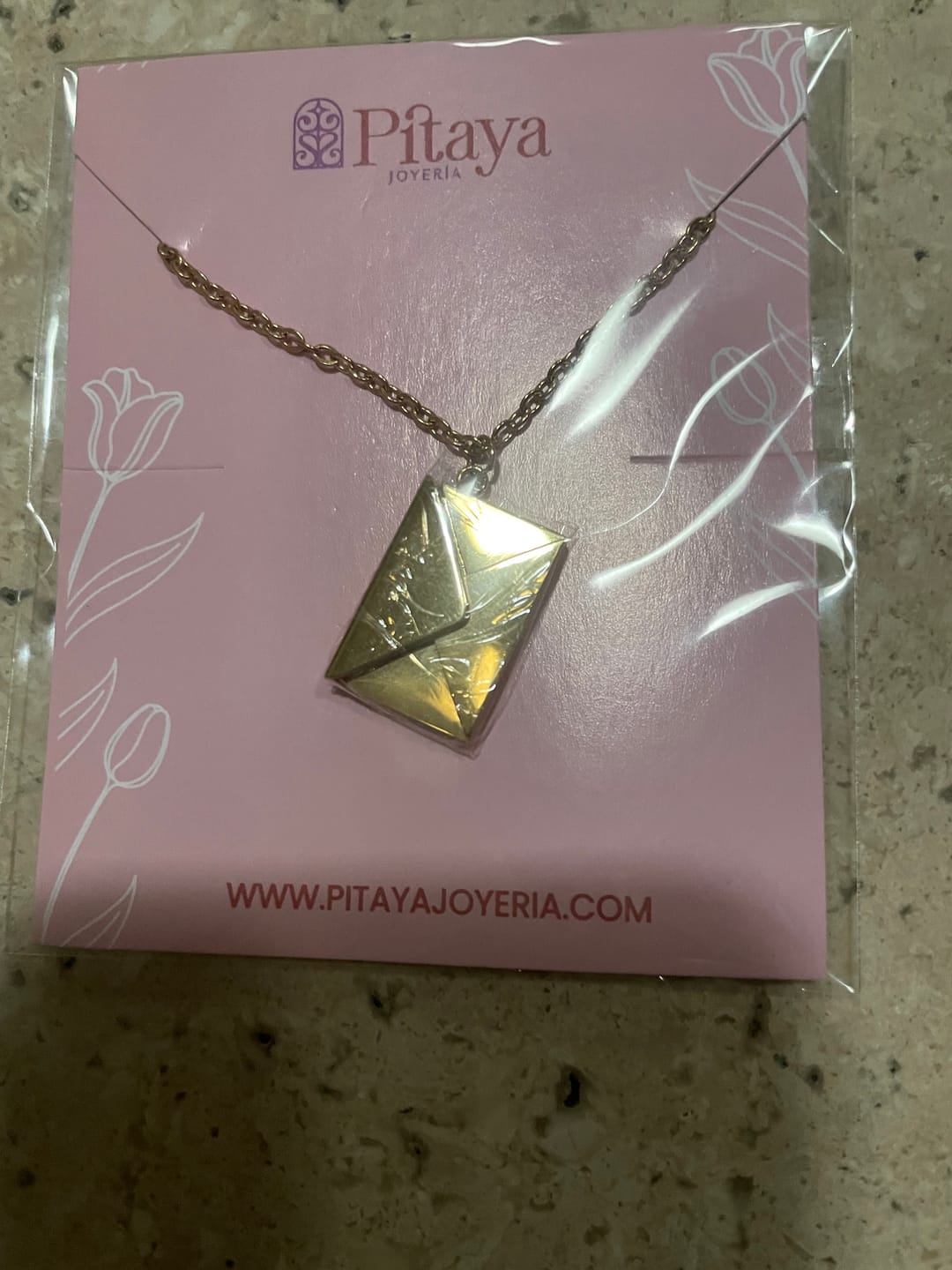 Customer photo review of Collar Mensaje Personalizado